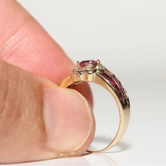 Vintage Circa 1980s 18k Gold Natural Diamond And Caliber Ruby Ring size 7